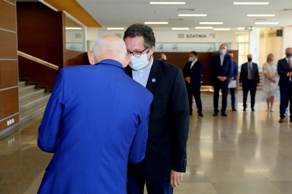 Click to zoom the picture.